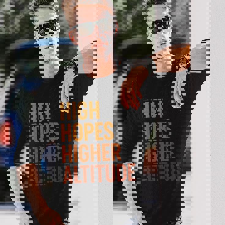 ハイ・ホープス 高地、楽しいインスピレーションロケット打ち上げ 長袖Tシャツ 彼への贈り物