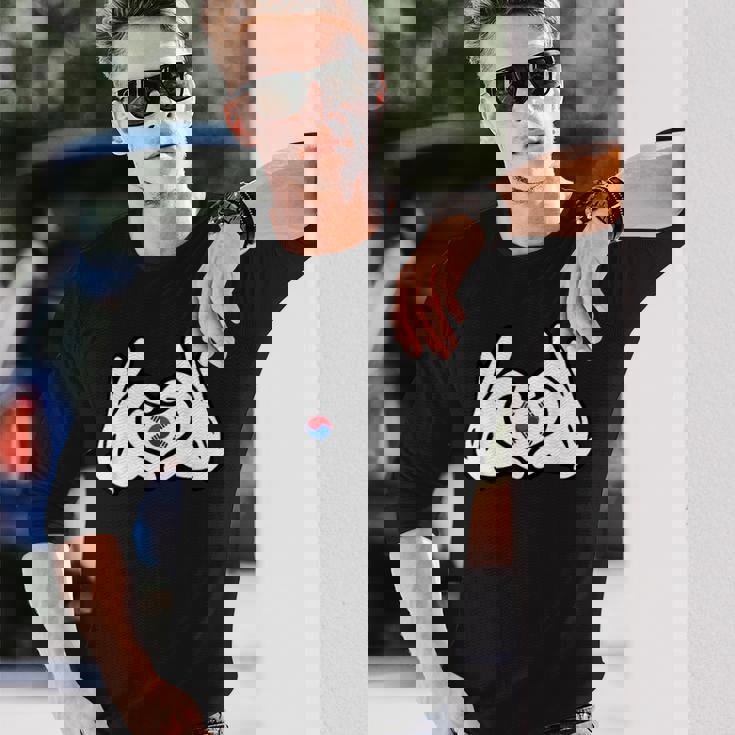 ハートを形作る漫画の手 韓国国旗 長袖Tシャツ 彼への贈り物