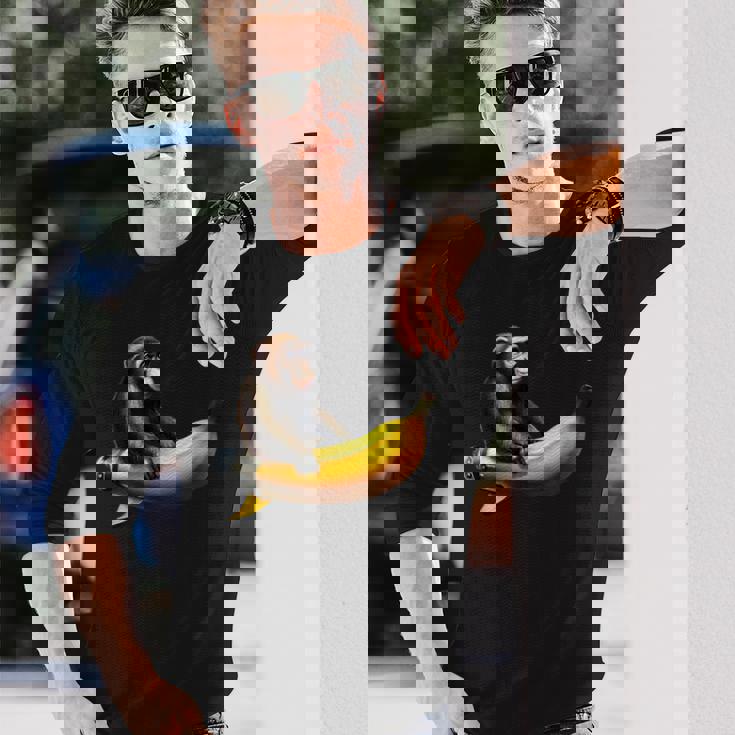 バナナロケットの宇宙飛行士猿 長袖Tシャツ 彼への贈り物