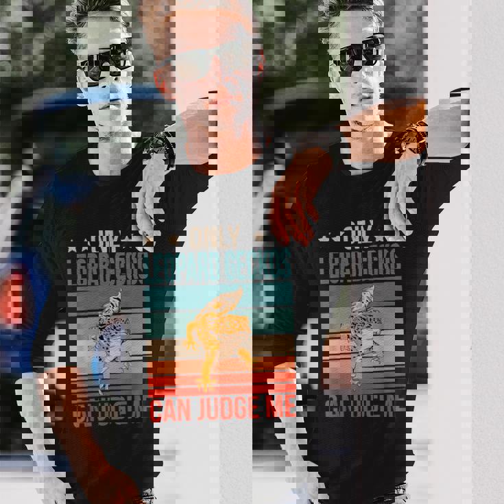 ヒョウモントカゲモドキは私を判断できる トカゲ 爬虫類 ヒョウモントカゲモドキ 長袖Tシャツ 彼への贈り物