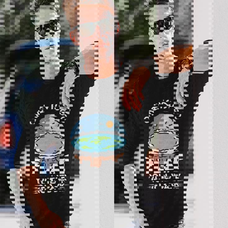 フラットアースデザインのアイデア 一度行けばフラット陰謀論 長袖Tシャツ 彼への贈り物