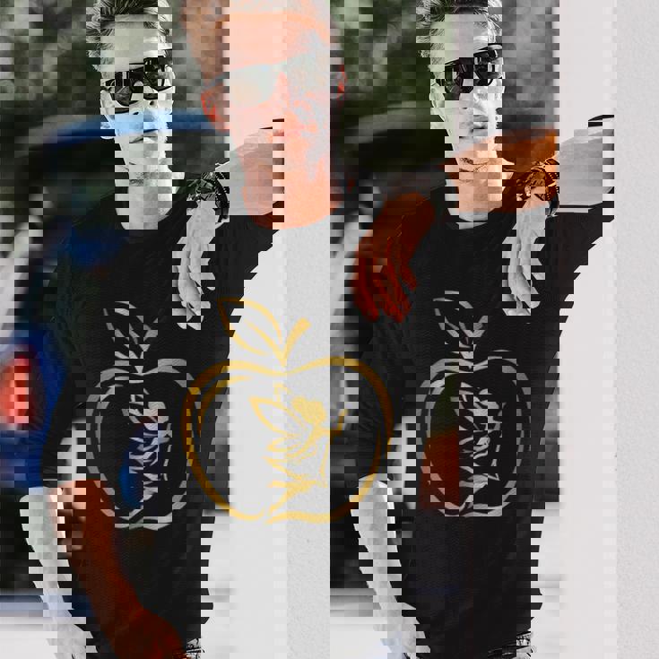 フルーツりんごフレーム 妖精のシルエット ラインアート イラスト 曲線 オリジナルデザイン リンゴ好き フルーツ 長袖Tシャツ 彼への贈り物