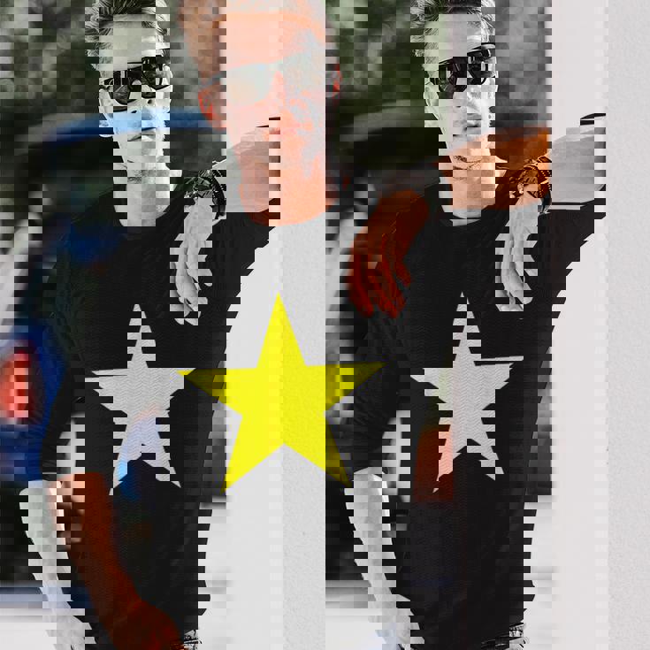 ベトナム国旗 ベトナム国旗 ベトナム国旗 赤と黄色の星 長袖Tシャツ 彼への贈り物