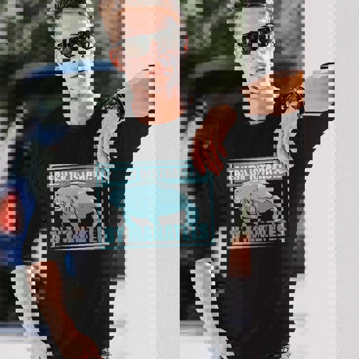 マナティーに気を取られる かわいいマナティー 面白い 海の動物 長袖Tシャツ 彼への贈り物