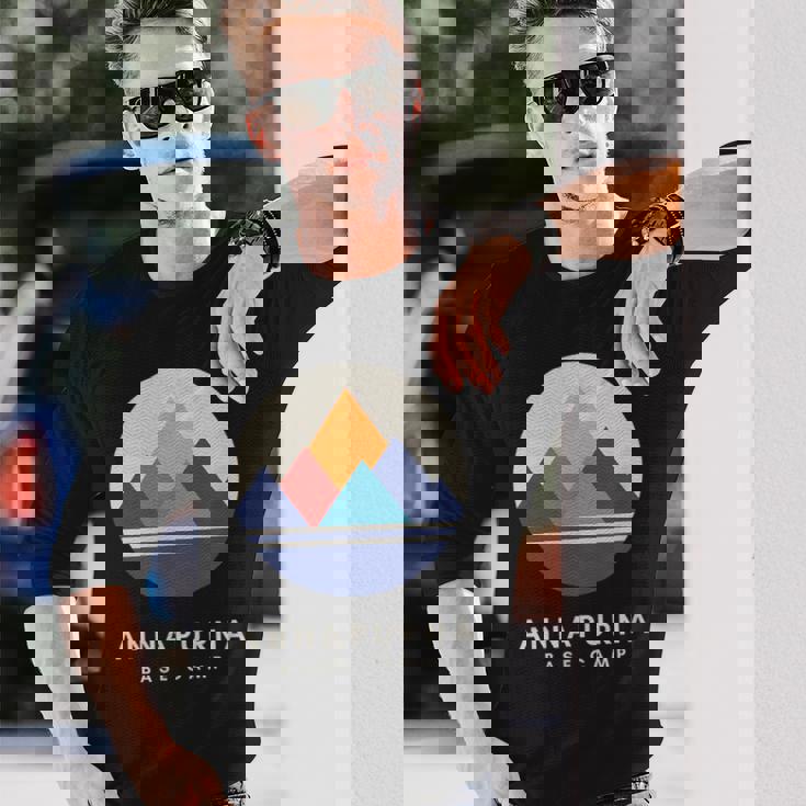 ミニマルなアンナプルナベースキャンプ 山モチーフ ハイキング 長袖Tシャツ 彼への贈り物