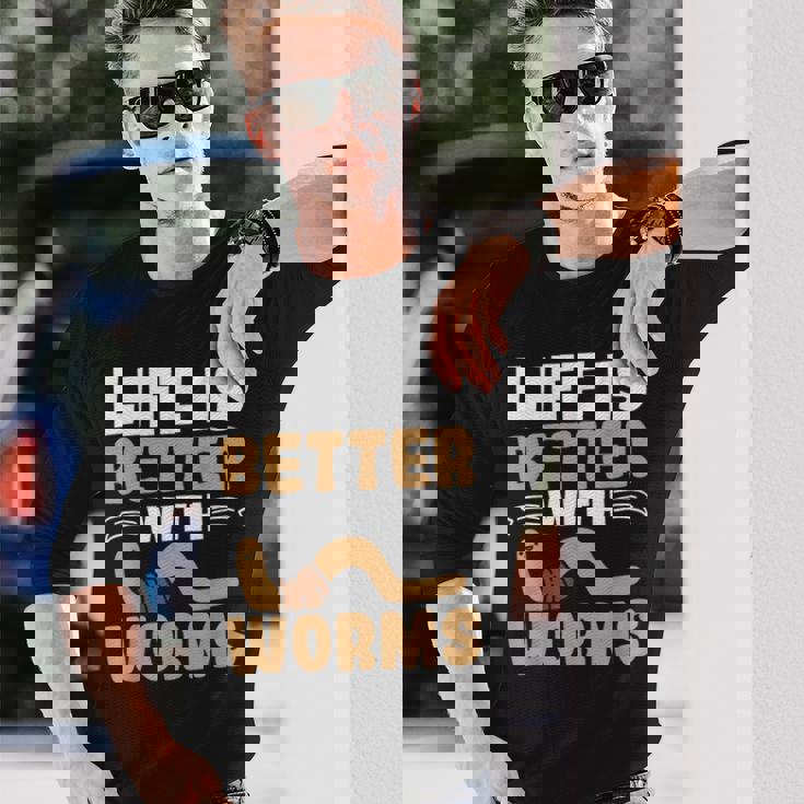 ミミズがいると人生はより良くなる ミミズの養殖 ミミズ ファーマー 長袖Tシャツ 彼への贈り物