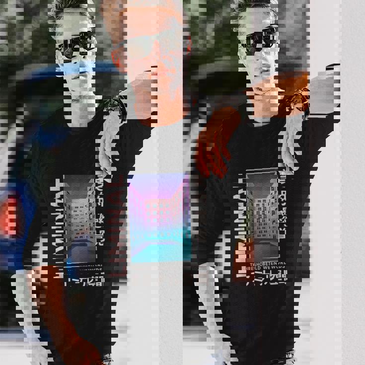 リミナルスペース 美的感覚 日本美的バイブデザイン 長袖Tシャツ 彼への贈り物