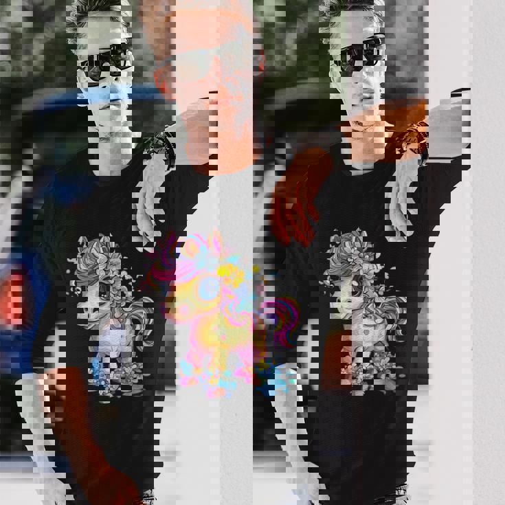 レインボーフラワーマジックのかわいいポニー。 長袖Tシャツ 彼への贈り物