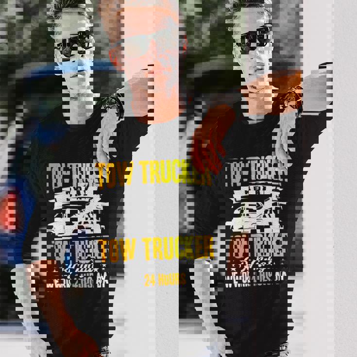 レッカートライバー レッカーは1日24時間作業します。 長袖tシャツ 長袖Tシャツ 彼への贈り物