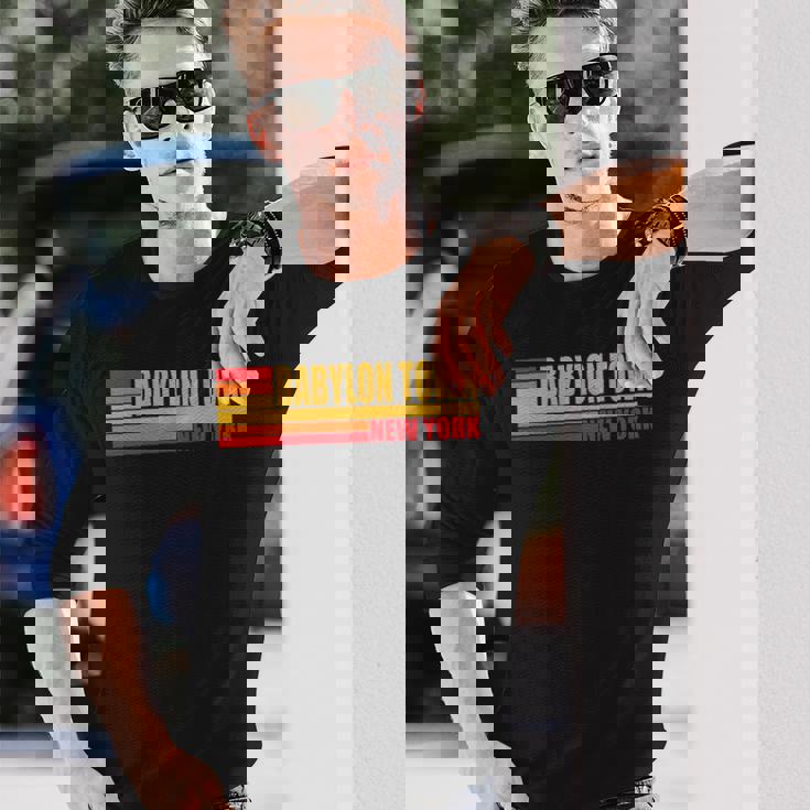 レッド レトロ ヴィンテージ バビロン タウン ニューヨーク州 Ny 長袖tシャツ 長袖Tシャツ 彼への贈り物