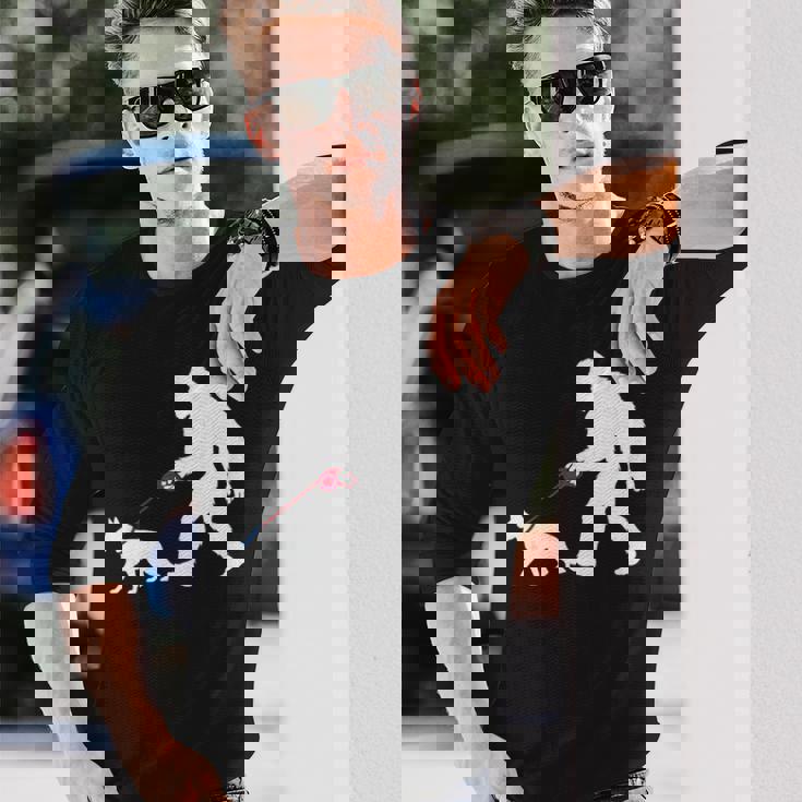 レトロ ビッグフット ウォーキング ジャーマンシェパード 犬 おもしろい サスカッチ 長袖tシャツ 長袖Tシャツ 彼への贈り物