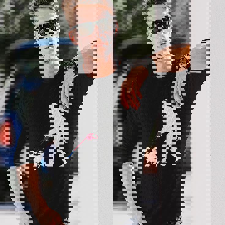 レトロ ビッグフット ウォーキング マルチーズ 犬 面白い サスカッチ 長袖tシャツ 長袖Tシャツ 彼への贈り物