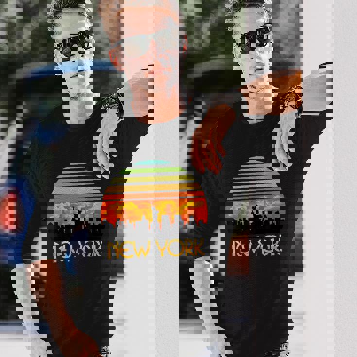 ヴィンテージ レトロ サンセット ダウンタウン ニューヨーク スカイライン 長袖Tシャツ 彼への贈り物