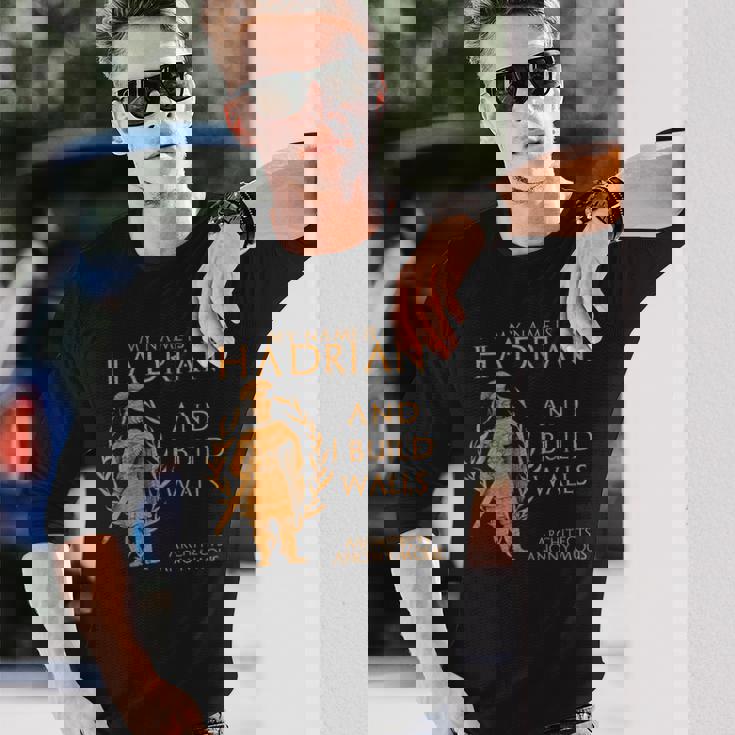 古代ローマ 皇帝ハドリアヌス 建築家 匿名 面白い 長袖Tシャツ 彼への贈り物