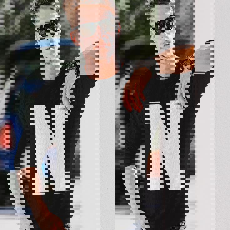 大文字nアルファベットモノグラムイニシャル 長袖Tシャツ 彼への贈り物