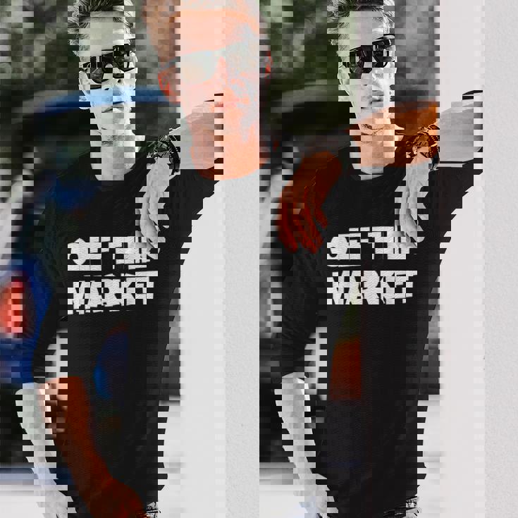 婚約者や既婚者のためのオフザマーケットtシャツ 長袖Tシャツ 彼への贈り物