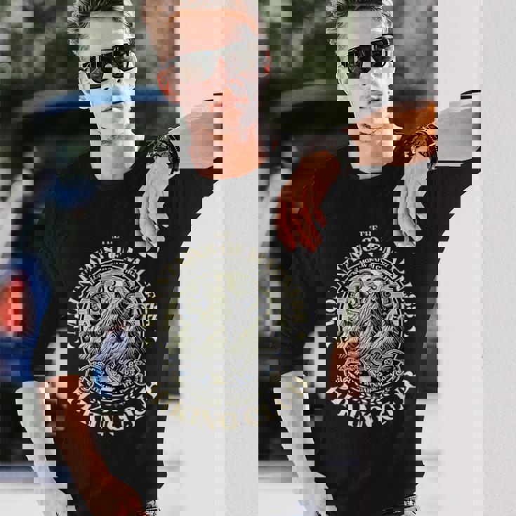 山岳狂気ラブクラフトハイキングとクトゥルフ・ミスカトニック 長袖Tシャツ 彼への贈り物