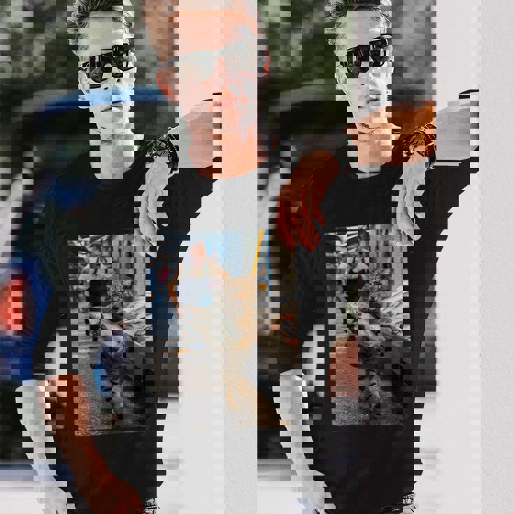 猫が魚市場を盗む冒険ファニーアートミーム 長袖Tシャツ 彼への贈り物