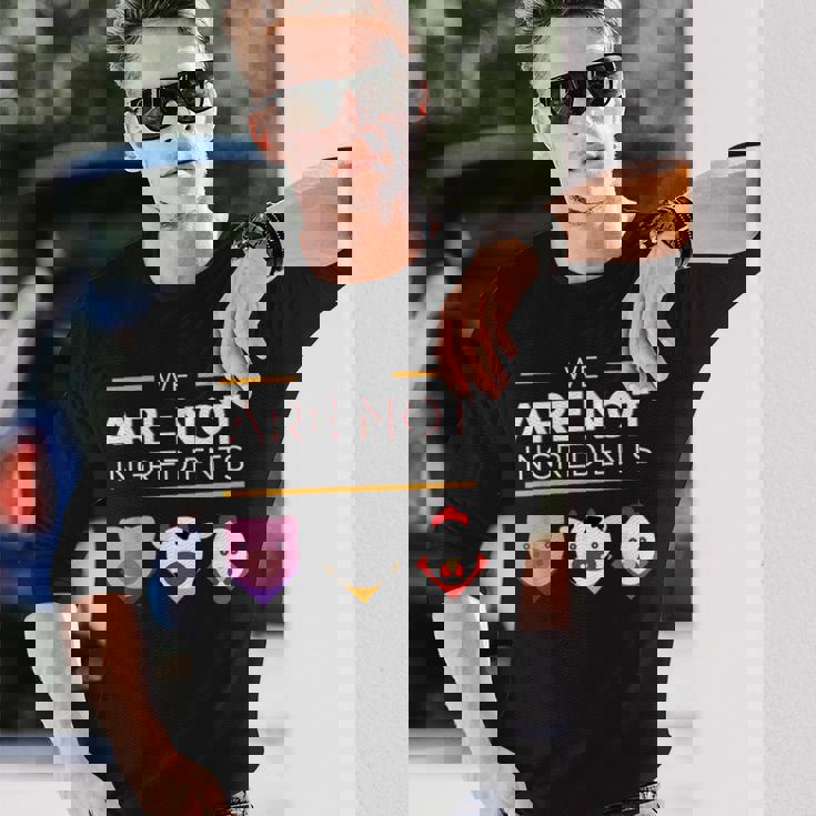 私たちは食材ではありませんビーガン、動物の権利 長袖Tシャツ 彼への贈り物