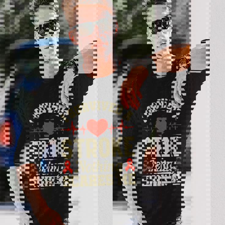 私は脳卒中を生き延びました何も私を怖がらせません-脳卒中の認識 長袖Tシャツ 彼への贈り物