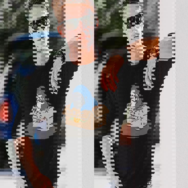 箱入りサメ 長袖tシャツ 長袖Tシャツ 彼への贈り物