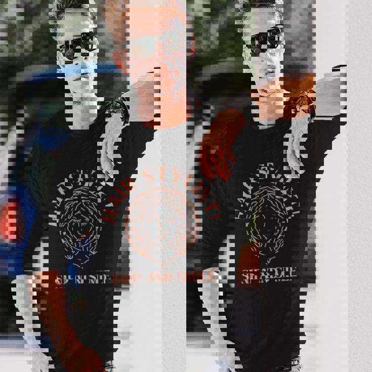 美容師、ヘアスタイリスト、美容院、理髪師、美容師 長袖Tシャツ 彼への贈り物