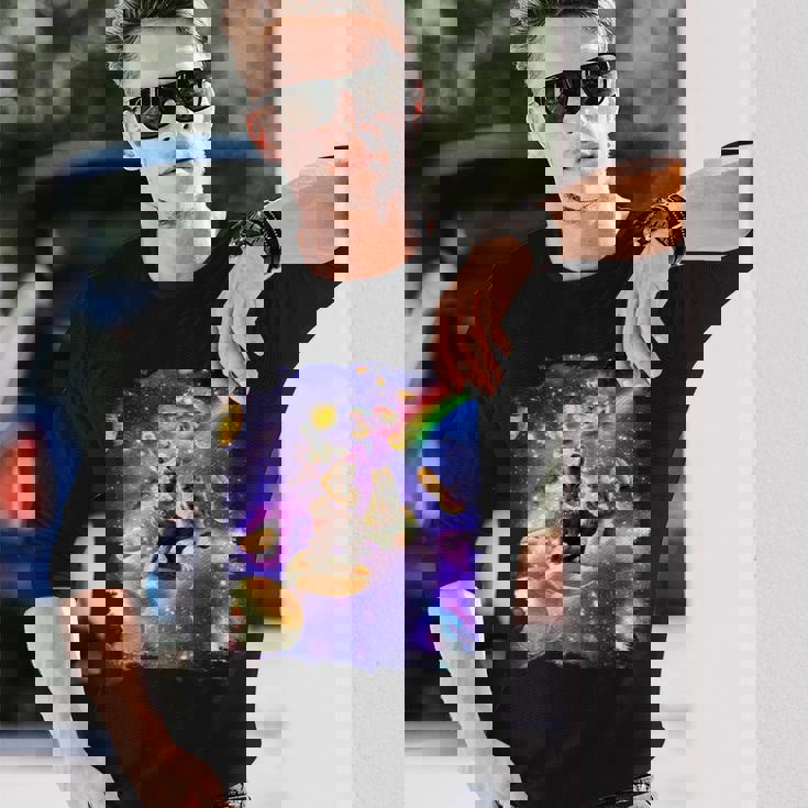 虹銀河のホットドッグに乗る宇宙の猫 長袖Tシャツ 彼への贈り物