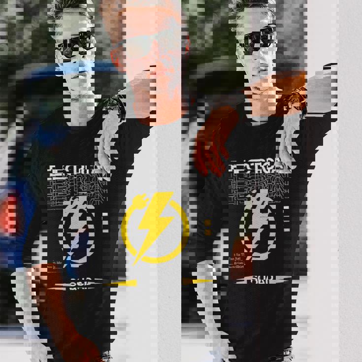 電圧回路 電気技術者 職人 長袖Tシャツ 彼への贈り物