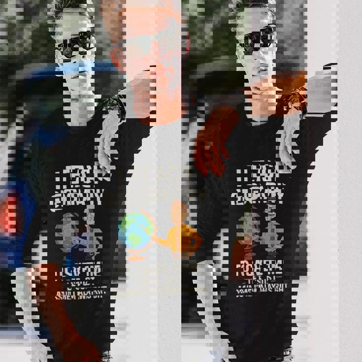 面白い 高校 男性 地理 先生 ティーンエイジャー ジョーク 長袖Tシャツ 彼への贈り物