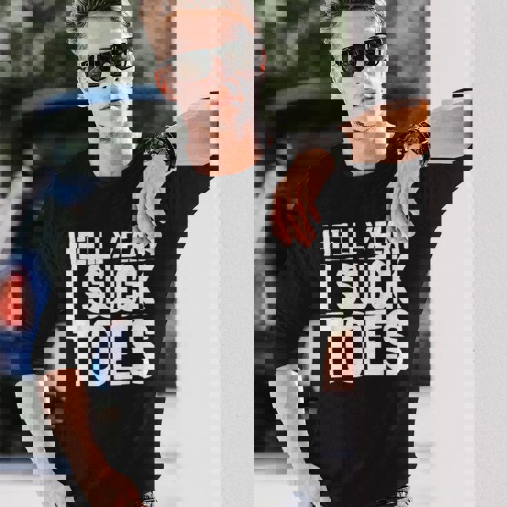 面白い足フェチ つま先を吸う ジョーク 地獄 Yeah Iuck Toes 長袖Tシャツ 彼への贈り物