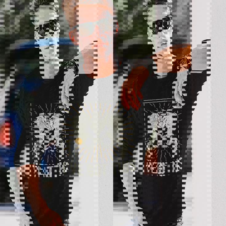 骨折した人工股関節置換手術で回復しました 長袖Tシャツ 彼への贈り物