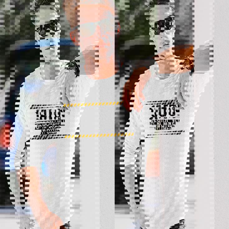 Caution Does Not Play Well With Others 長袖Tシャツ 彼への贈り物