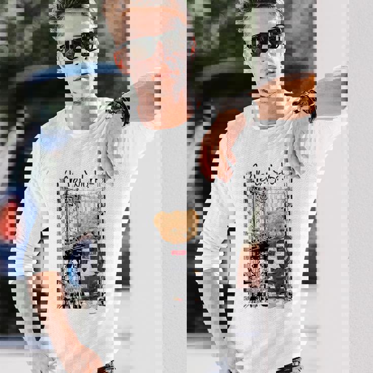 Cool New York City Teddy Bear Illustration Graphic s 長袖Tシャツ 彼への贈り物