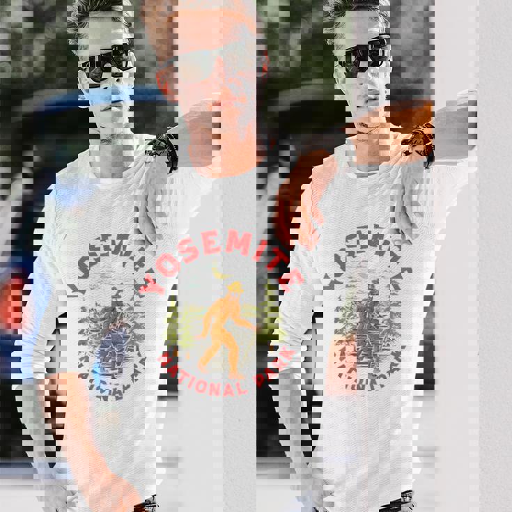 Yosemite National Park Ranger Bigfoot 80Sasquatch 長袖Tシャツ 彼への贈り物