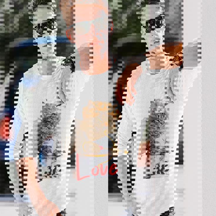 キューピッドコスチュームを着た面白い猫、聖バレンタインの猫の自撮り。 長袖Tシャツ 彼への贈り物