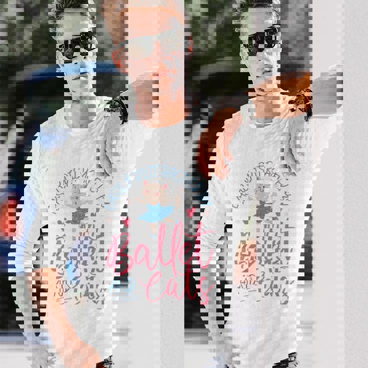 バレエダンサー ダンスガール バレリーナ 猫 気が散りやすい 長袖Tシャツ 彼への贈り物