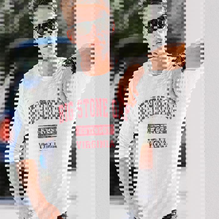 ビッグストーンギャップ バージニアバージニアva ヴィンテージスポーツデザイン レッドデザイン 長袖Tシャツ 彼への贈り物