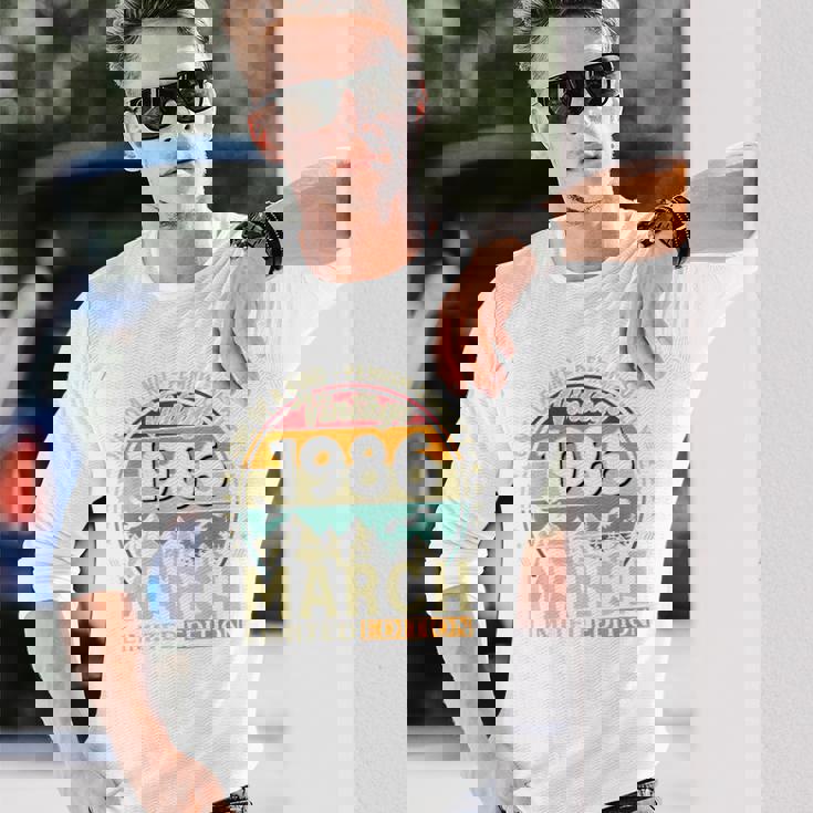 ヴィンテージカー 1986 年3月 40 歳の誕生日 1986 年のクラシックカー 長袖Tシャツ 彼への贈り物