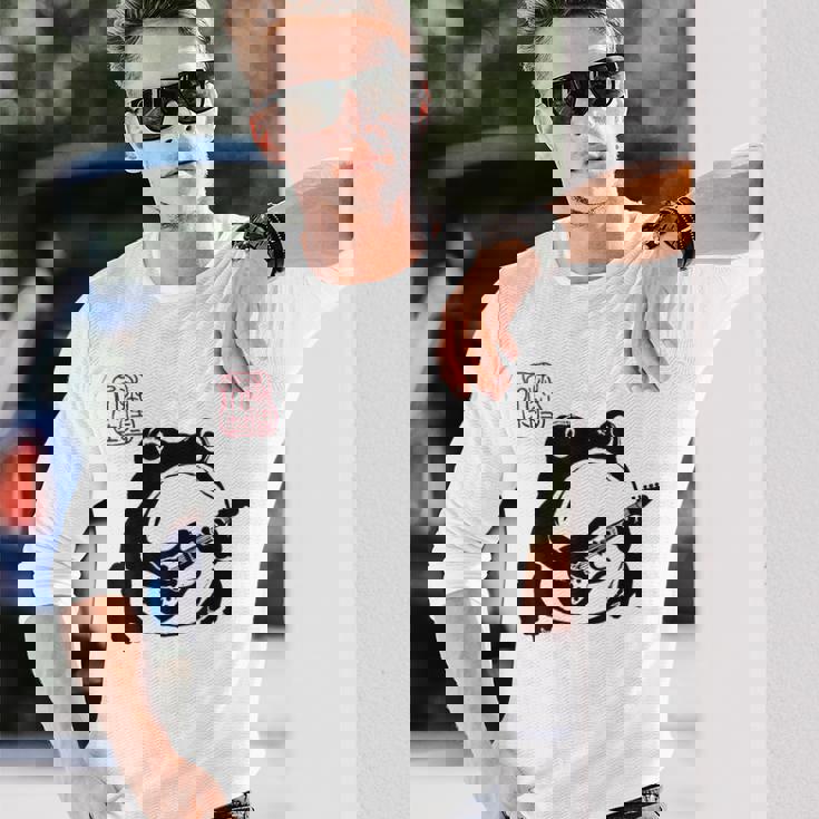 不機嫌そうなカエル 面白い ギター ロックミュージック アニメ 日本語 長袖Tシャツ 彼への贈り物