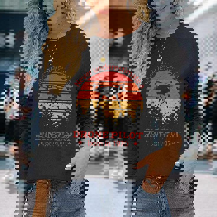 1970 年生まれのドローンパイロット、誕生日、クワドロコプター・ドローン 長袖Tシャツ 彼女への贈り物