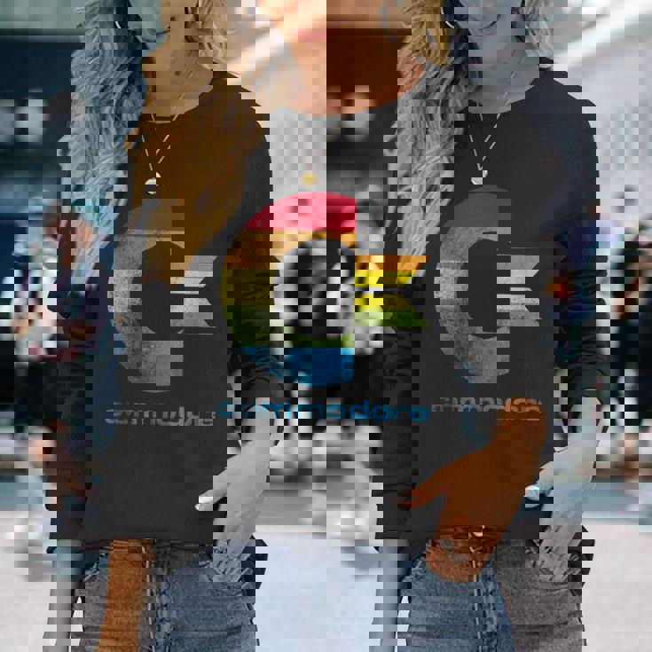 Commodore C64 大文字レインボーカラーストライプ効果 長袖Tシャツ 彼女への贈り物