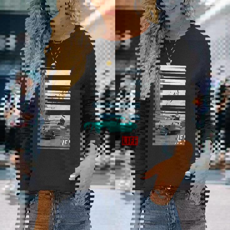 Life Picture Collection モデルと自動車 ／ エッフェル塔（1） 長袖Tシャツ 彼女への贈り物