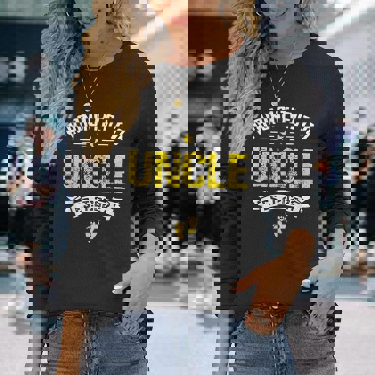 メンズ Promoted To Uncle Est 2027Oon To Be Dad 長袖Tシャツ 彼女への贈り物