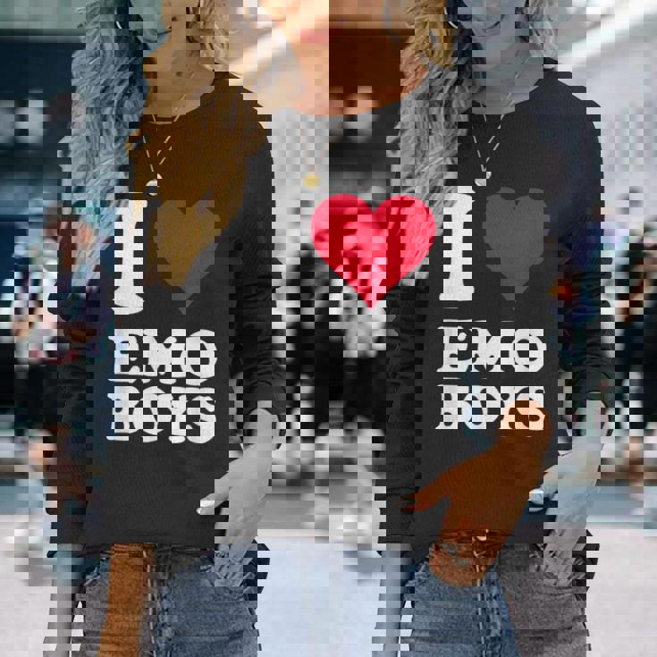 Red Heart I Love Emo Boys 長袖Tシャツ 彼女への贈り物