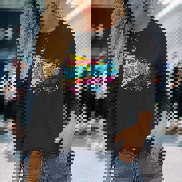 Someone Inanta Monica Loves Me 80S サンタモニカの誰かが私に80年代を愛しています 長袖tシャツ 長袖Tシャツ 彼女への贈り物