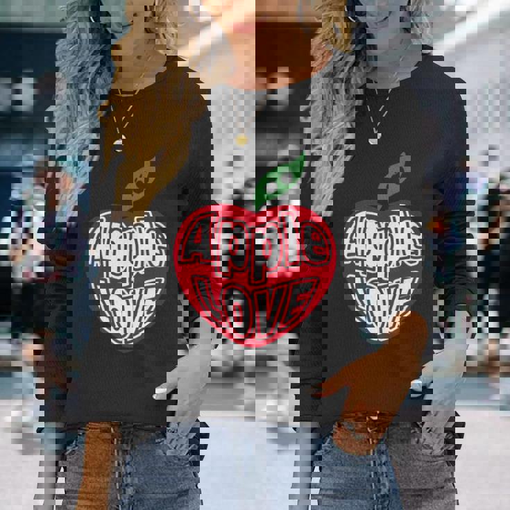 「Red Apple Fresh Fruit 」 ハート型 Love りんご フルーツ ユニークデザイン 長袖tシャツ 長袖Tシャツ 彼女への贈り物