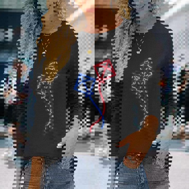 カイト フライング カイト ライディング ザ ウィンド カイト フライング プロフェッショナル 長袖Tシャツ 彼女への贈り物