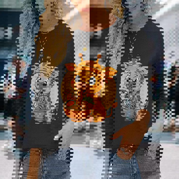 カワイイキリン食べるラーメングラフィック 日本のキリングラフィック 長袖Tシャツ 彼女への贈り物