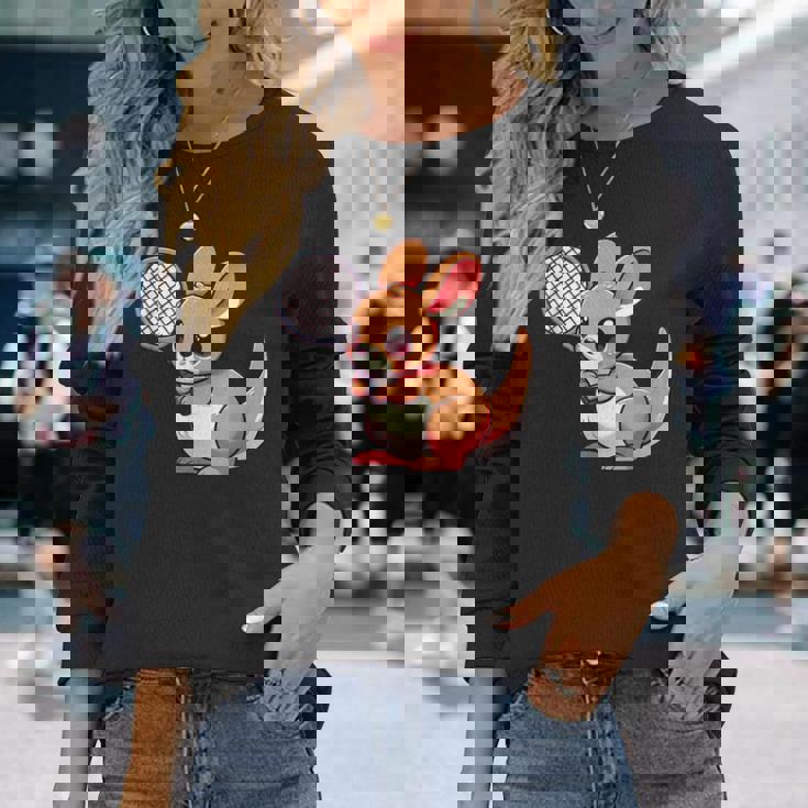 カンガルー かわいい ラケット スポーツ テニス プレイ 動物 キャラクター キュート 長袖Tシャツ 彼女への贈り物