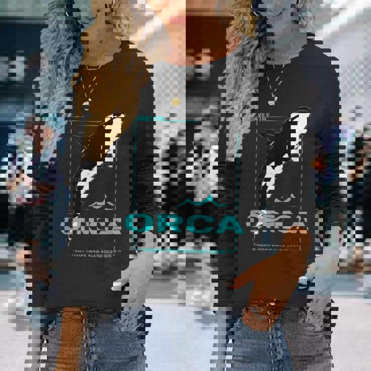 クジラと海を守るシャチ レトロなシャチのデザイン 長袖Tシャツ 彼女への贈り物